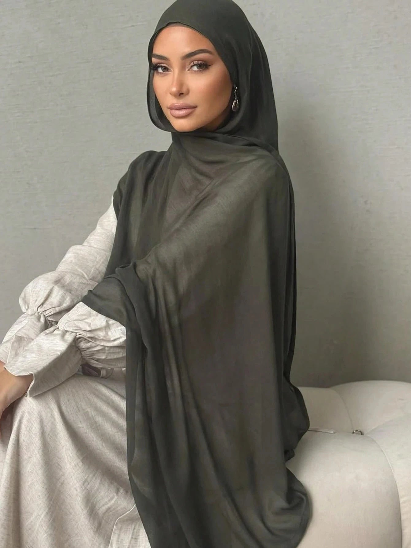 Hijab Noravia™ — Écharpe Longue en Coton & Modal Haute Qualité (70×180 cm)