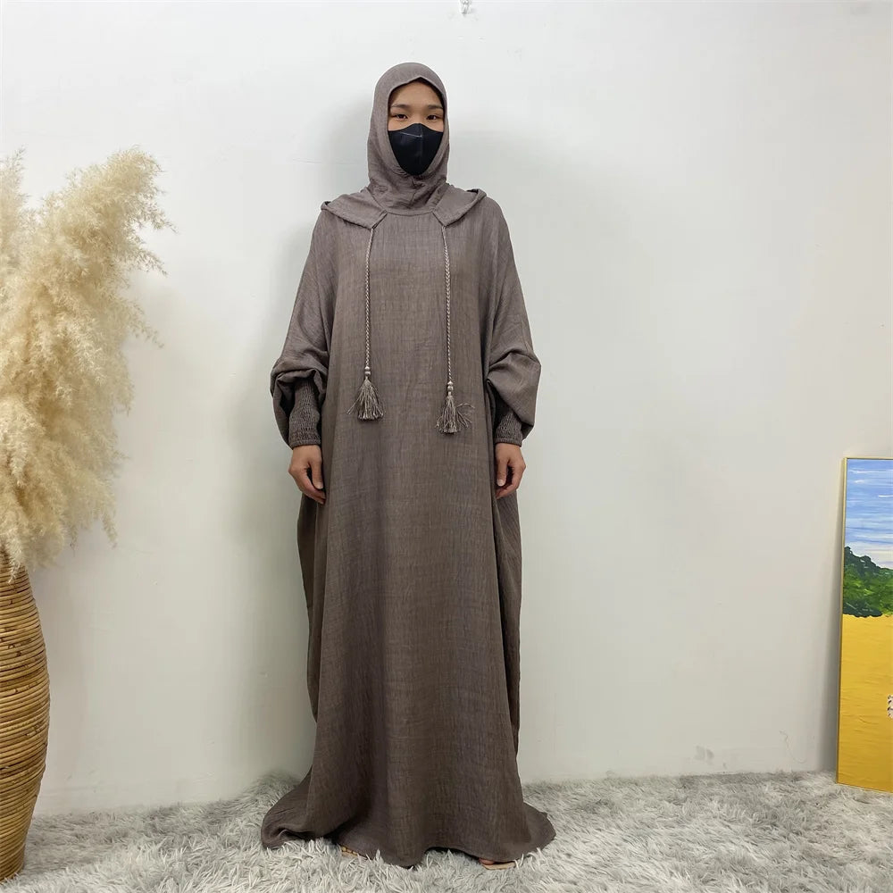 Robe Abaya Noravia – Élégance du Moyen-Orient à capuche