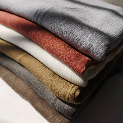 Hijab Froissé Noravia™ — Rayonne Légère et Élégante (Grande Taille)