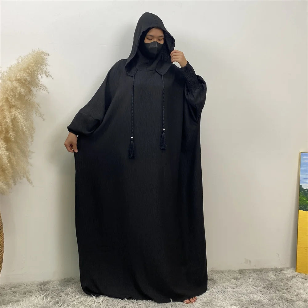 Robe Abaya Noravia – Élégance du Moyen-Orient à capuche