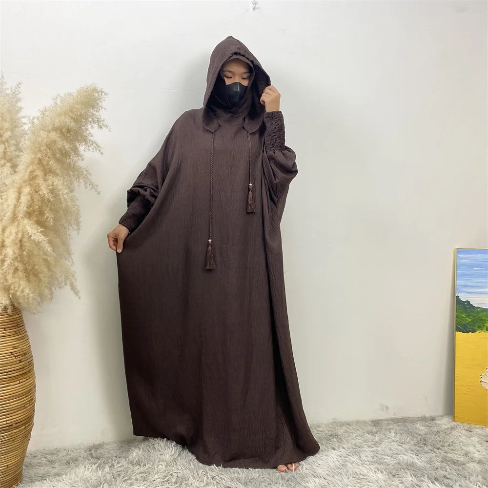 Robe Abaya Noravia – Élégance du Moyen-Orient à capuche