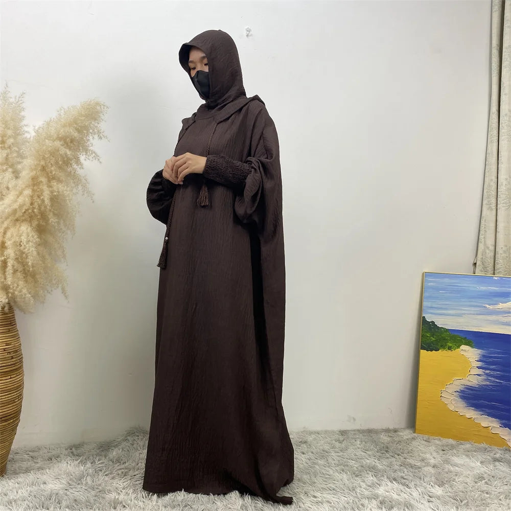 Robe Abaya Noravia – Élégance du Moyen-Orient à capuche
