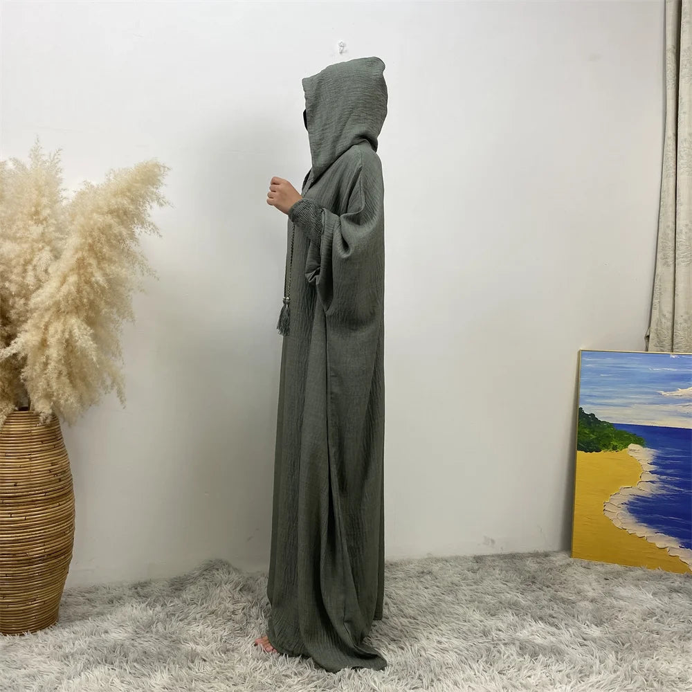 Robe Abaya Noravia – Élégance du Moyen-Orient à capuche