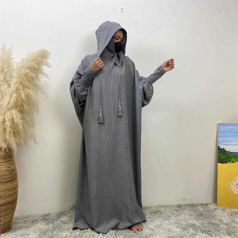 Robe Abaya Noravia – Élégance du Moyen-Orient à capuche