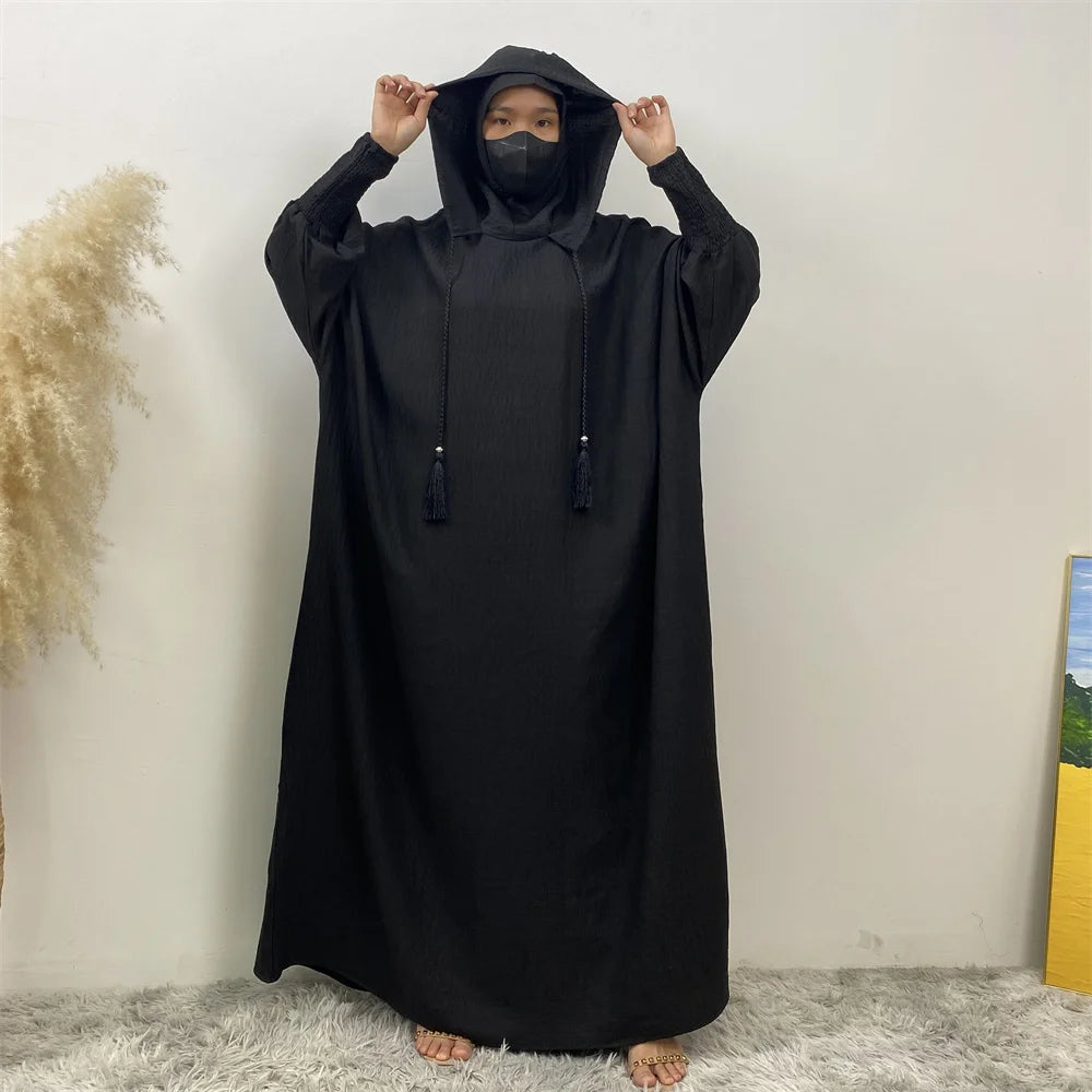 Robe Abaya Noravia – Élégance du Moyen-Orient à capuche